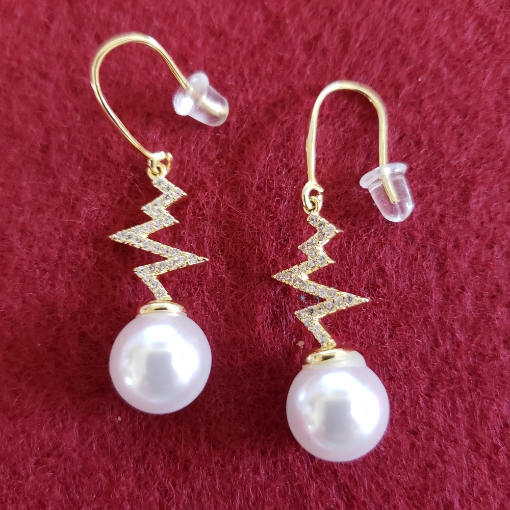 KC Chic Pearl Drop Earings With Gold Tone and Stone Crusted Zigzag